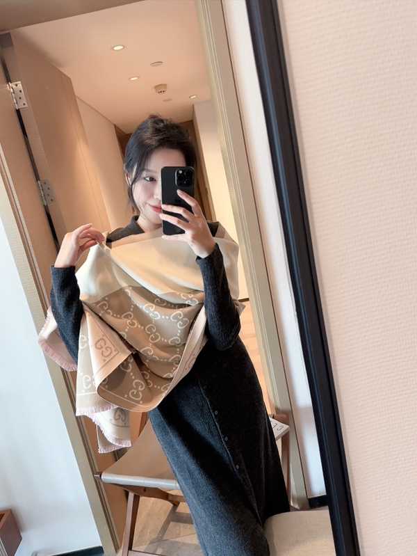 ブランドマフラー背面デザイン